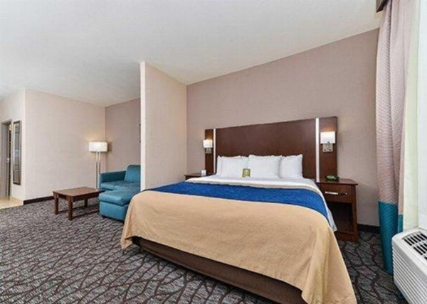 Holiday Inn Express & Suites Junction City image 18