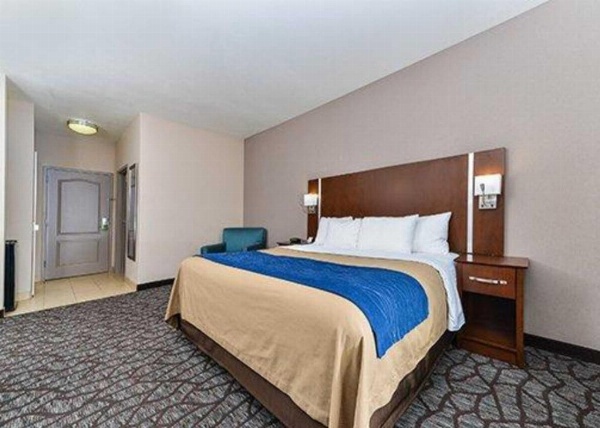 Holiday Inn Express & Suites Junction City image 19