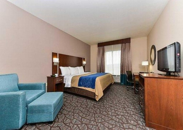 Holiday Inn Express & Suites Junction City image 20