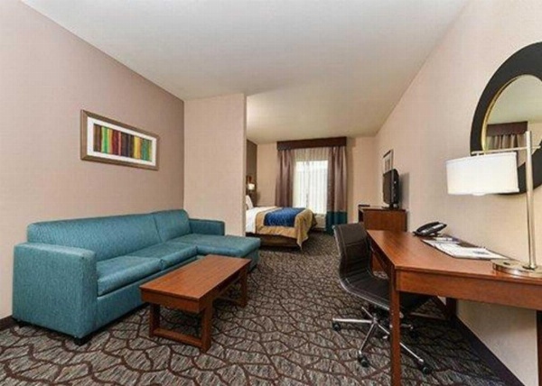 Holiday Inn Express & Suites Junction City image 21