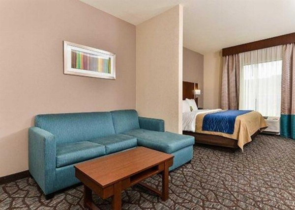 Holiday Inn Express & Suites Junction City image 37